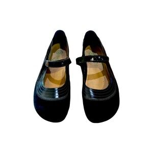 Nato Kirei Maryjane Black Leather and Suede Mary Jane Flat Shoes